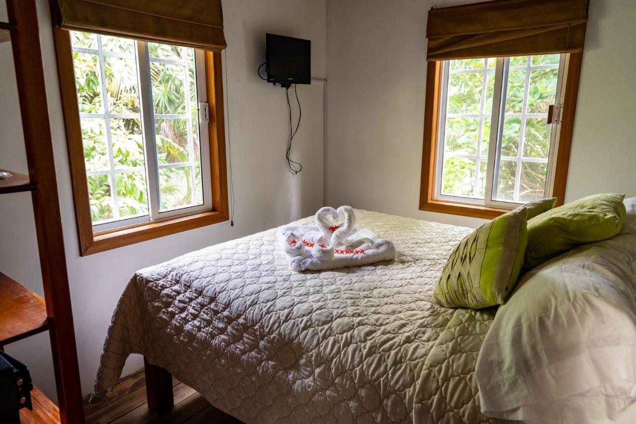 Hummingbirds Cabins キー・カーカー エクステリア 写真
